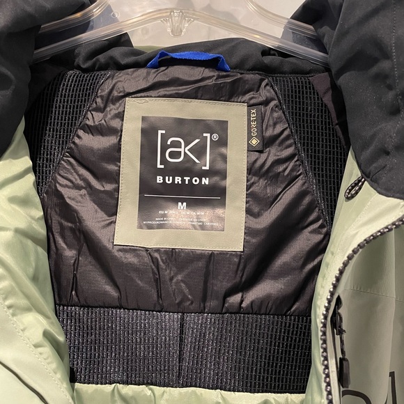 Burton Women’s Embark Gore-Tex Ski Jacket. Amazing features, great quality. - Picture 3 of 5